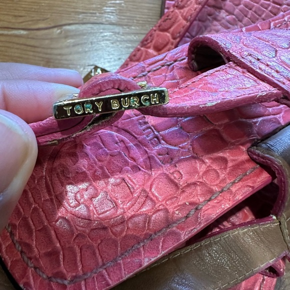 Tory Burch Pink and Brown Croc-Embossed sándals - Picture 6 of 12